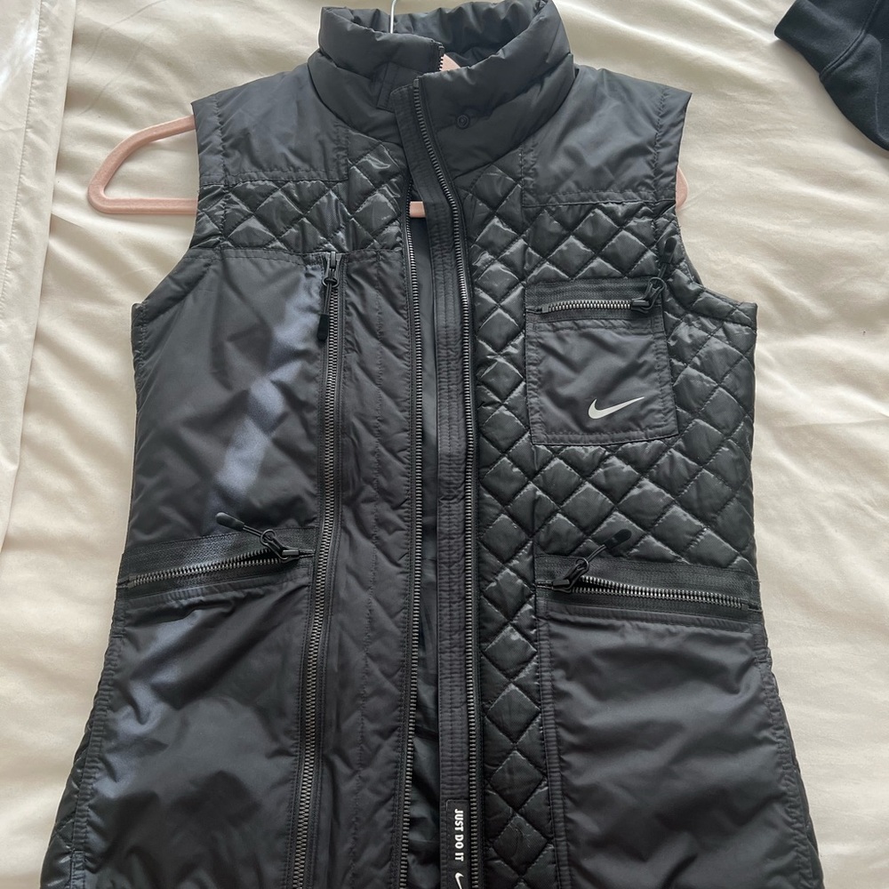Xs nike vest black